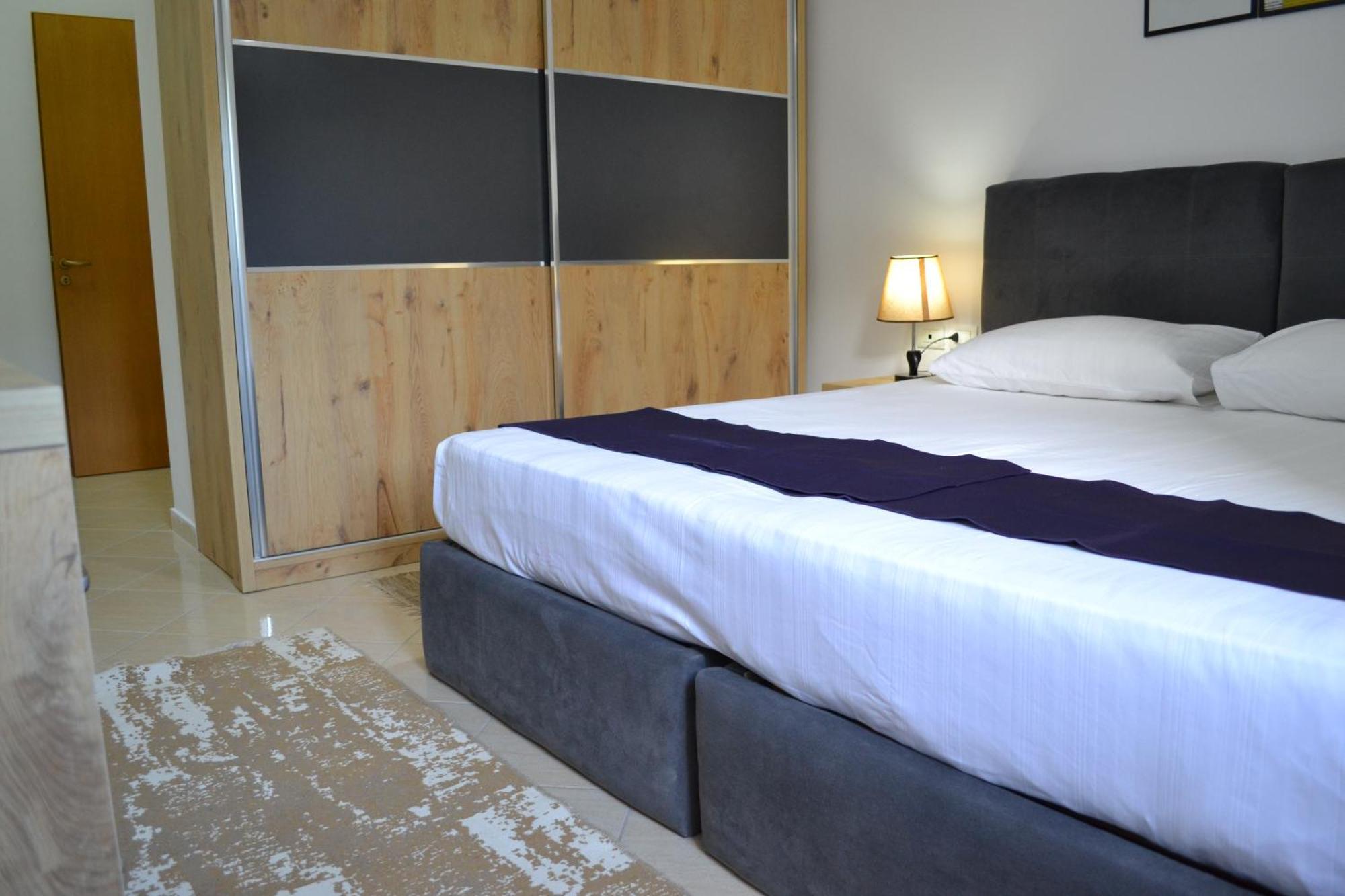 Seaview Gateway 2 Bedrooms Apartment & Garage Vlorë Esterno foto