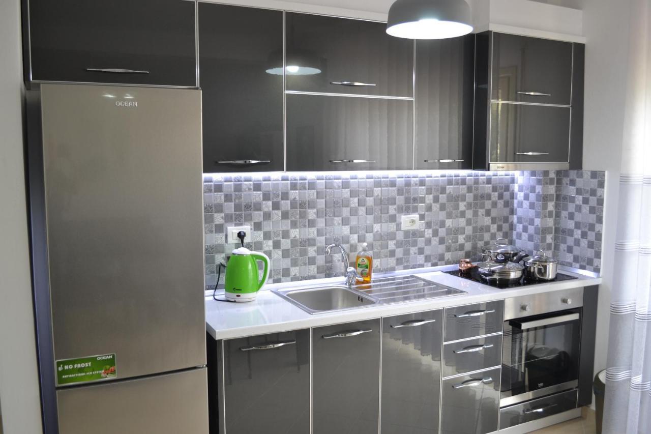 Seaview Gateway 2 Bedrooms Apartment & Garage Vlorë Esterno foto